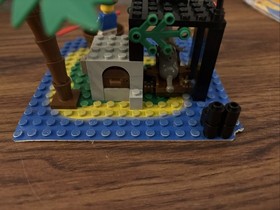 Vintage LEGO Pirates: Shipwreck Island (6260) 98% Complete No Instructions