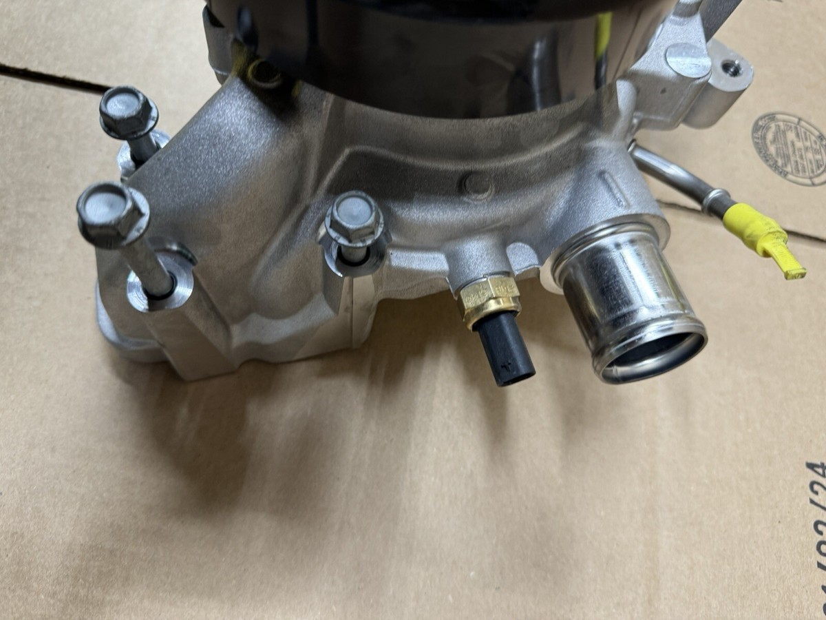 Genuine GM Water Pump Assembly 12708893 Engine Water Pump Genuine GM Water Pump Assembly 12708893 Engine Water Pump