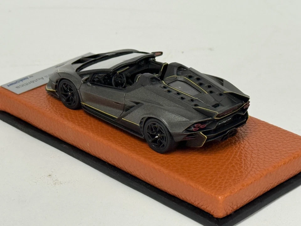 1/43 Looksmart Lamborghini Authentica en Titanes Grigio sobre Cuero Tostado LS548A Foto 2 de 4