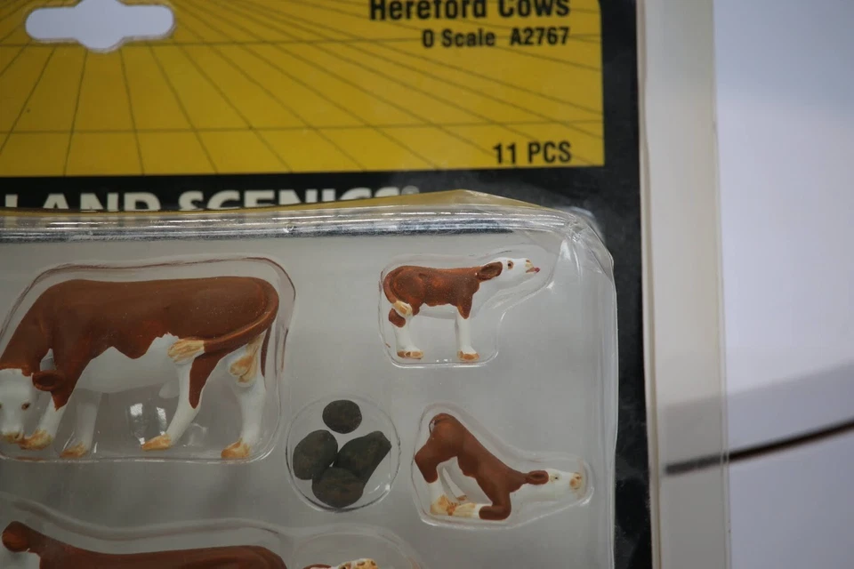 O Gauge Woodland Scenics A2767 Scenic Accents Hereford Cows (11) PCS 1:48 Scale - Image 3 of 4