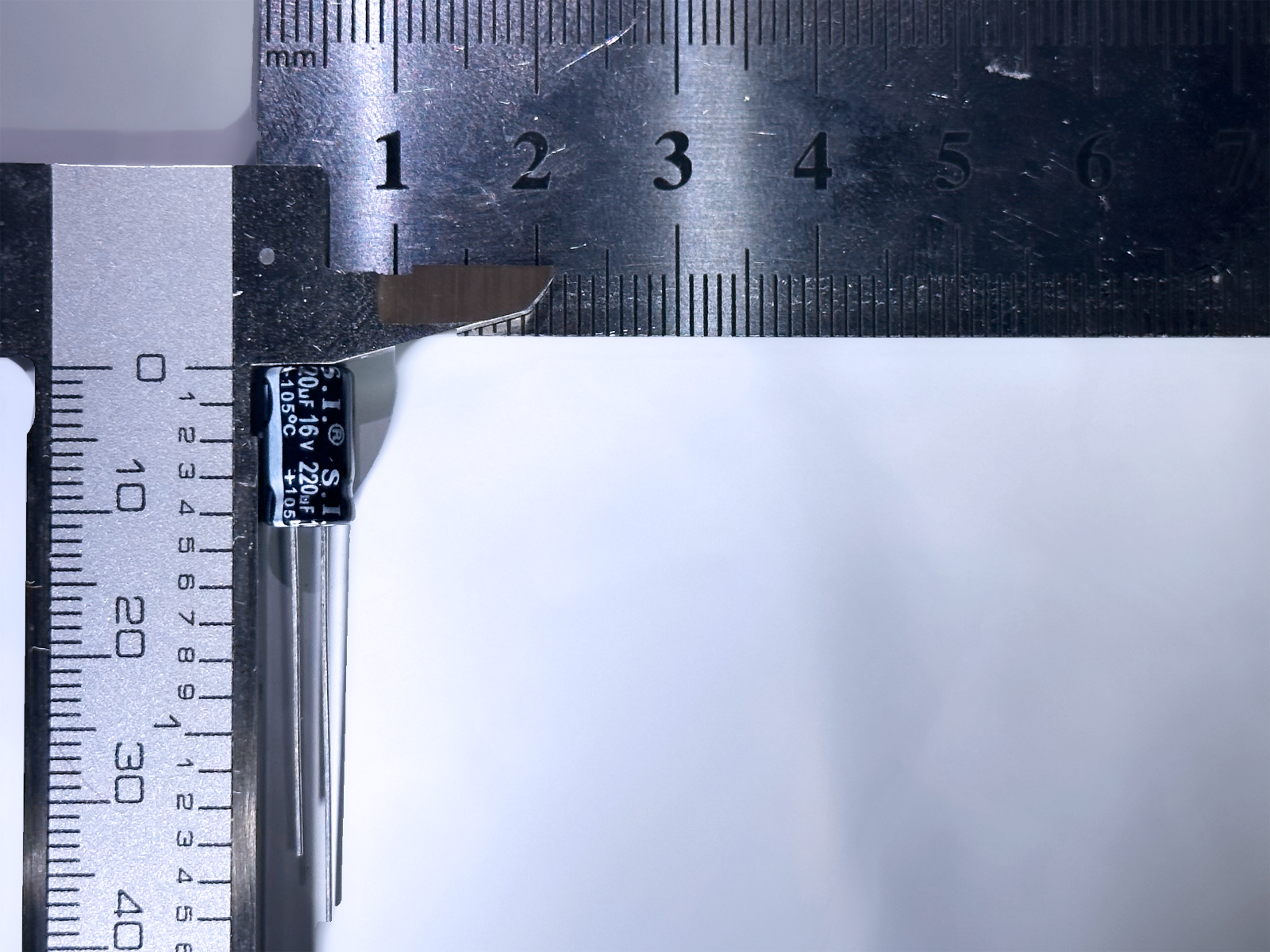 50Pcs IHYI 220uF 16V 6x11 Aluminum Electrolytic Radial Capacitor