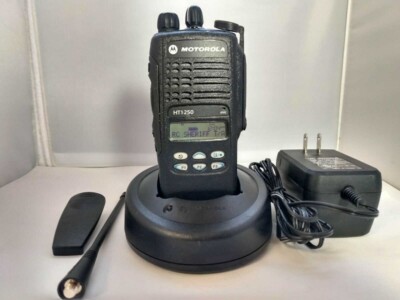 Motorola HT1250 UHF 403-470MHz 128CH 5W MDC 1200 Two-Way Radio AAH25RDF9AA5AN 