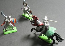 Vintage - Lot of 3 Medieval Figures With Removable  Exchangeable Weapons