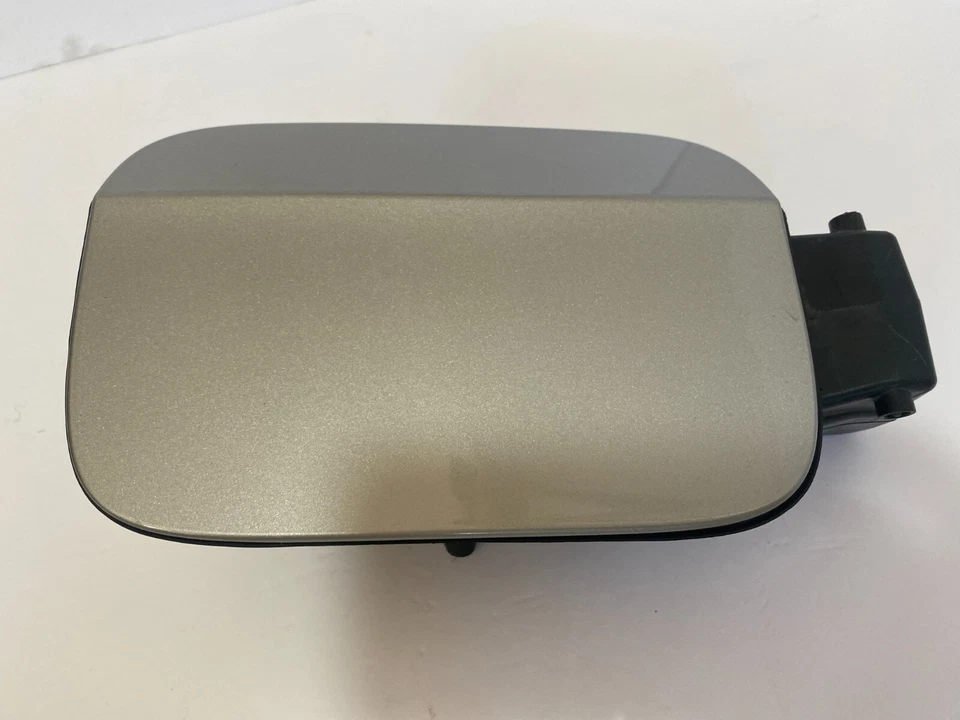 VW PASSAT 2012-2018 llenado de combustible tanque de gasolina conjunto de puerta plata de tungsteno fabricante de equipos originales B7W Foto 3 de 4