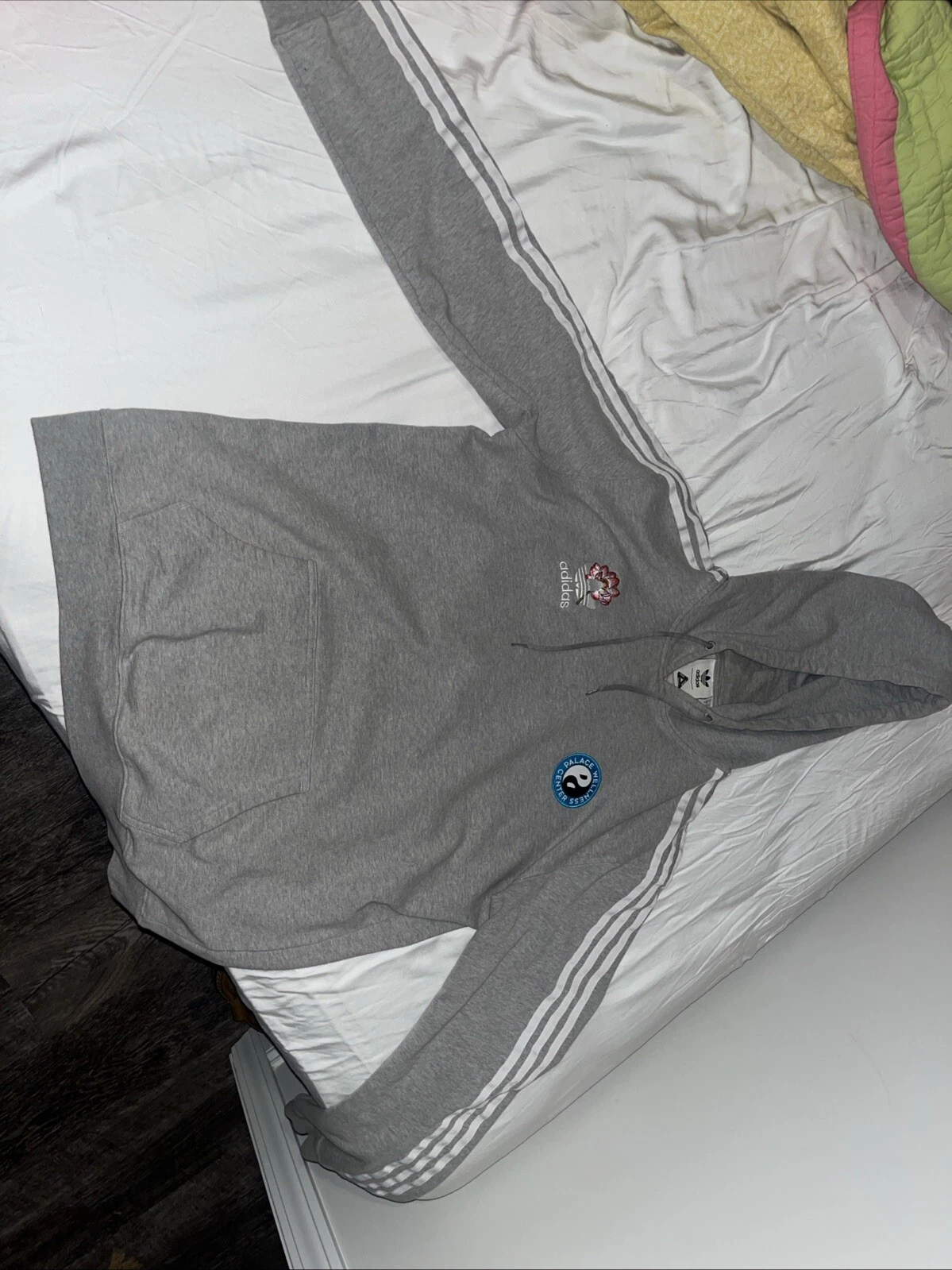 Sweat à capuche Palace Adidas Palaste gris blanc yoga grand streetwear suprême Y3 Collab