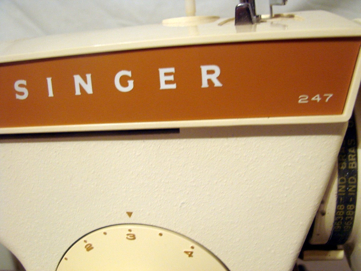 Vintage SINGER Sewing Machine Model 247 With Foot Pedal
