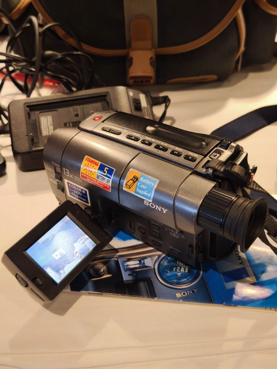 Sony Handycam Vision CCD-TRV10E - Videocámara vintage Video8 con accesorios