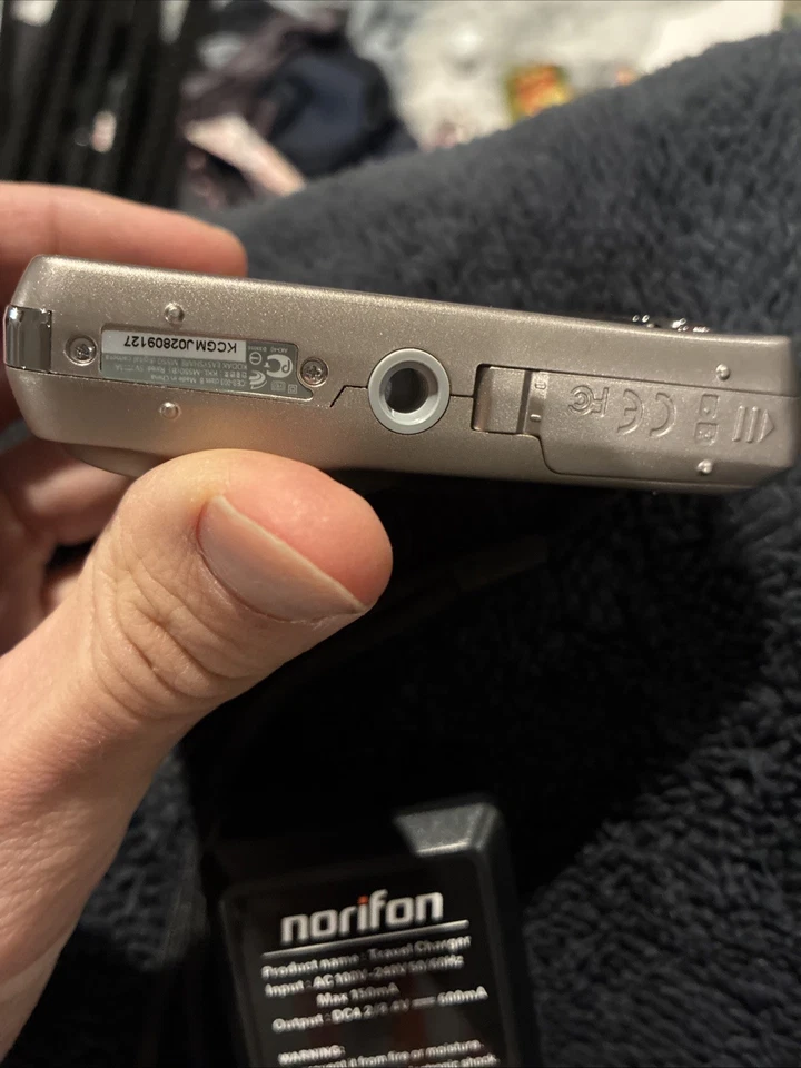 Kodak EasyShare M550 12MP Digital Camera Tanw Battery & Charger Good clean cond - Image 3 of 4