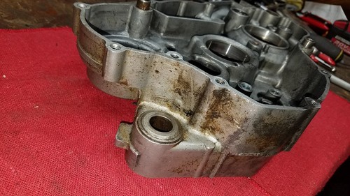 YZ250 YAMAHA 1998 (LOT E) CRANKCASE RIGHT CRANK CASE FITS 97-98 * DAMAGE - Picture 8 of 8
