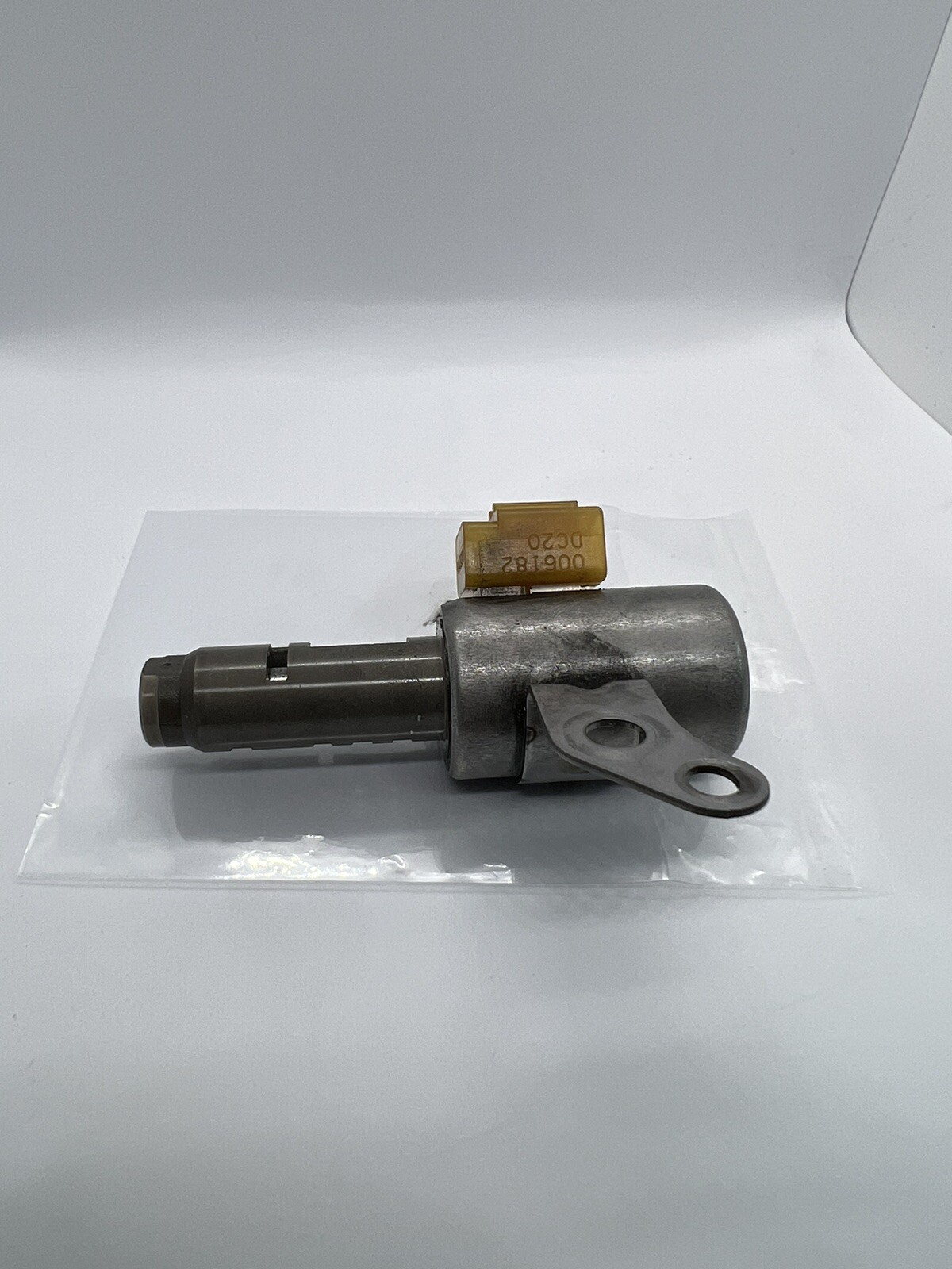 Transmission Shift Control Solenoid For LEXUS ES300 19992001 RX300