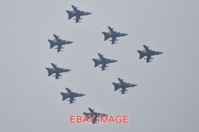 PHOTO  AEROPLANE THE LAST RAF TORNADO NINE-SHIP - PASS NO1 NINE ROYAL AIR FORCE