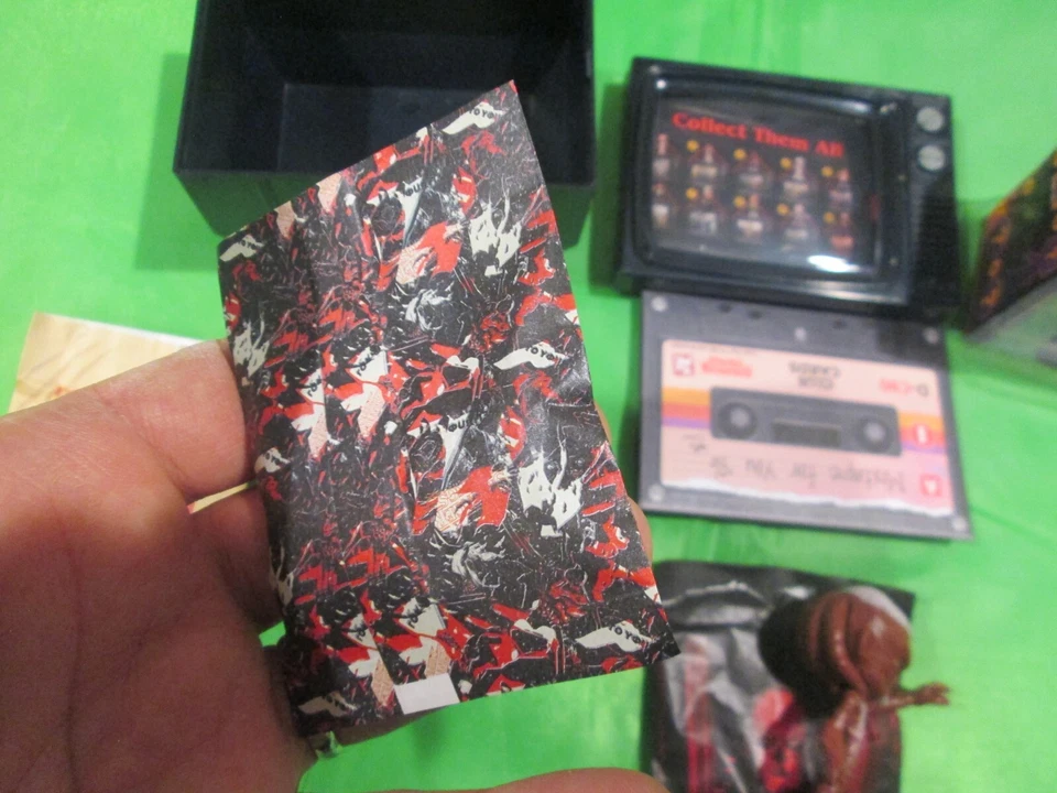 NETFLIX STRANGER THINGS UPSIDE DOWN CAPSULE BOY SERIES 2 CARTÕES VECNA ++ DISPLAY - Imagem 3 de 4