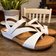 Eurosoft by Sofft White Toe Ring Strap Comfort Sandals Size 9.5M Women