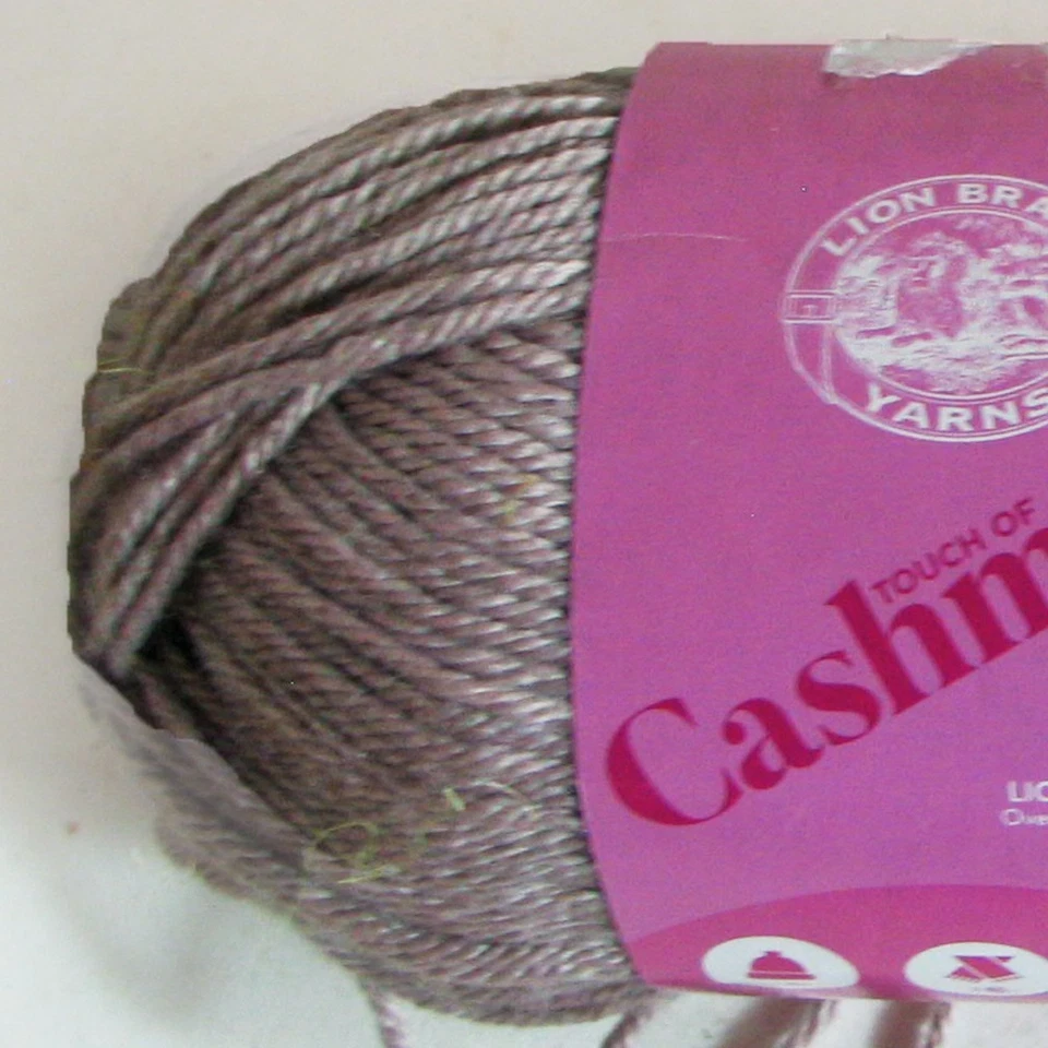 Madeja León Toque de Cachemira Portabello Med Peso 219 Yardas 90% Acrílico 10% Cachemira Foto 2 de 4