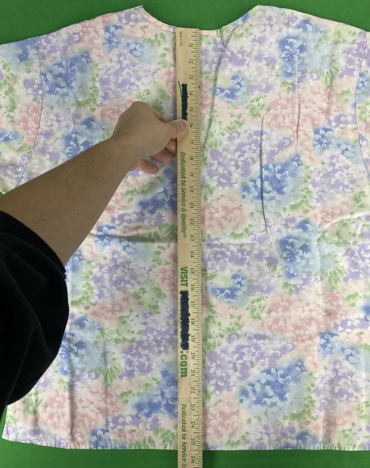 Medium Multi-Colored Flower Patterned Crest Scrub Top - Image 4 of 4