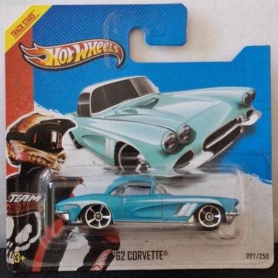 Hot Wheels 1/64 (2013): '62 Chevy Corvette, petrolmet. - 'HW Showroom' (OVP)