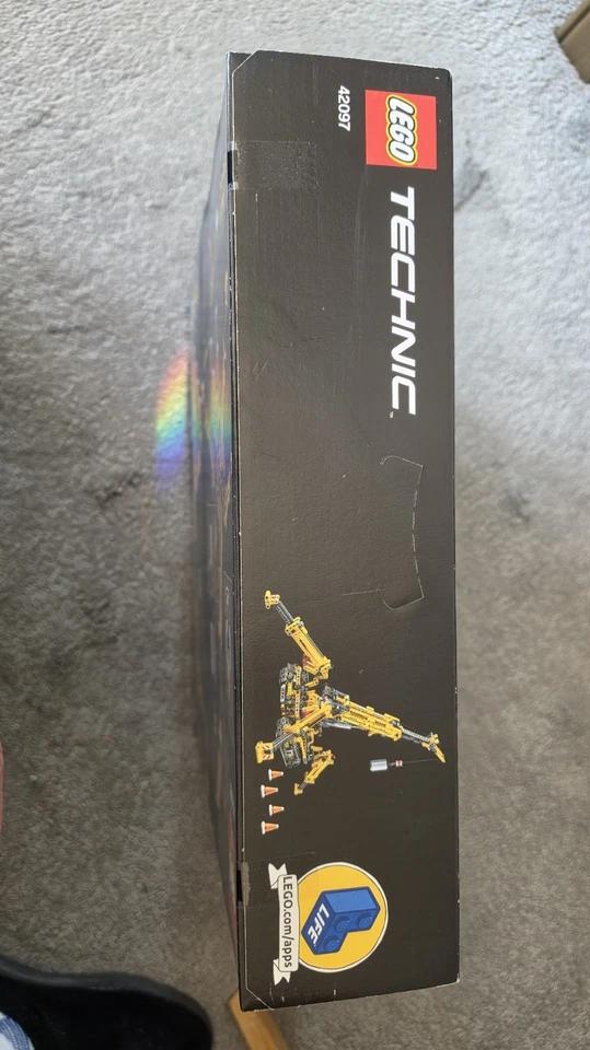 LEGO Technic 42097 Compact Crawler Crane, photo 4 of 5