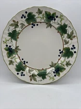Beautiful Round Serving Platter Mikasa Country Classics Chelsea Vine  EUC 12”