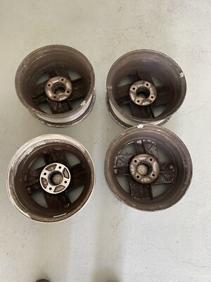 オルポです Datsun 280ZX 4-Spoke Wheel Center Caps *NOS*