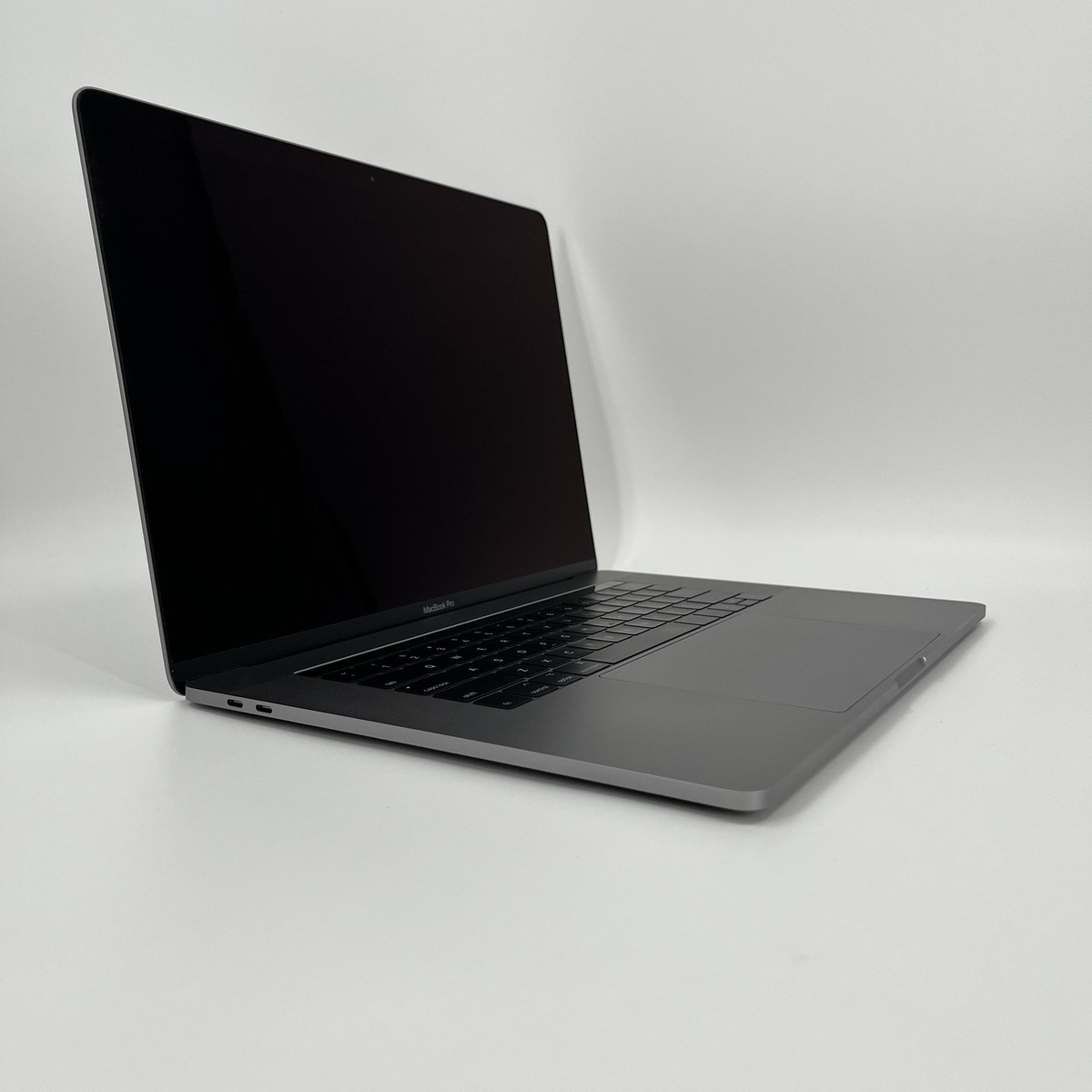 MacBook Pro 15 Touch Bar Space Gray 2017 2.8 GHz i7 16GB 256GB