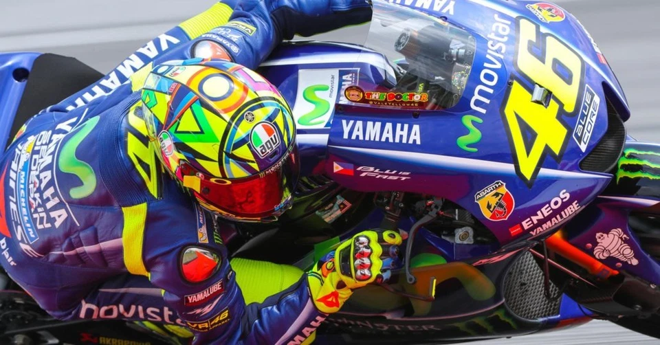 MINICHAMPS VALENTINO ROSSI MODELLINO DIECAST CASCO AGV 1/8 YAMAHA M1 MOTOGP 2017 - Immagine 3 di 3