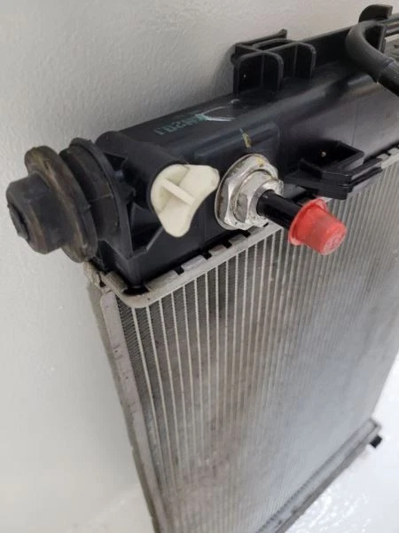 HYUNDAI ELANTRA 2014-2017 Radiator Hatchback Foto 3 de 4