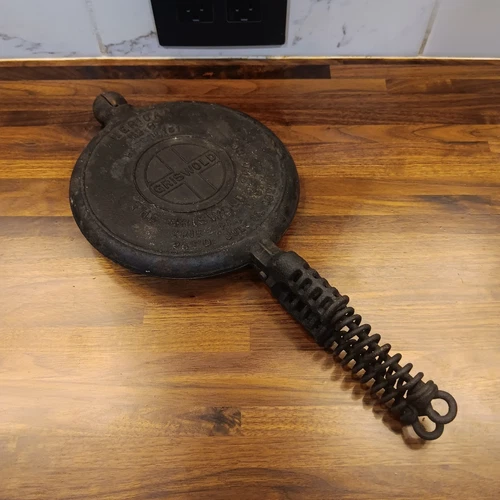 Antique GRISWOLD  #8 CAst Iron Waffle Iron  Pat 1922 #151 No Base Great Conditio