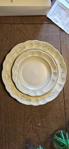 Pfaltzgraff Heirloom Floral Stoneware Dinner and Salad Plates Set - Replacement
