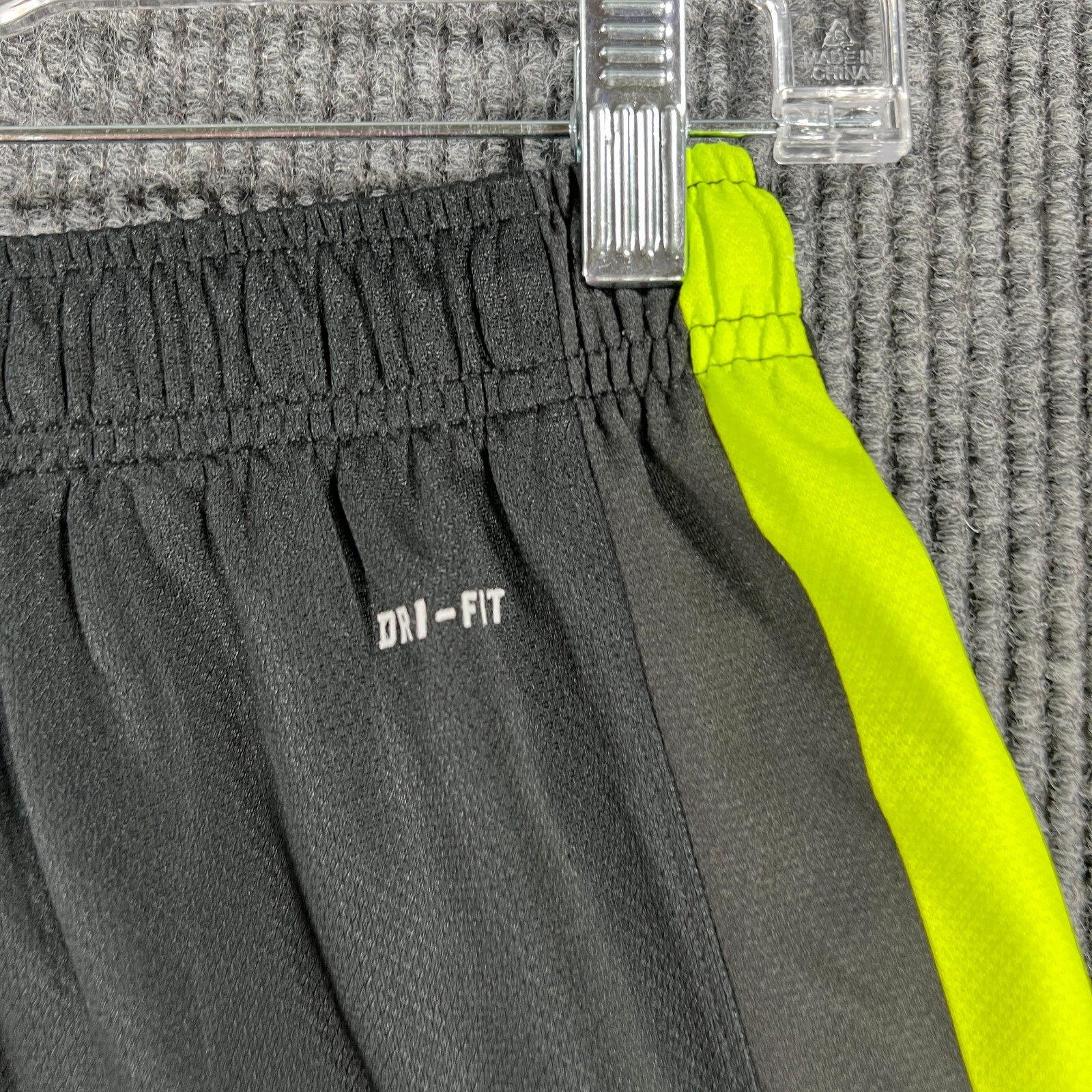 Nike Athletic Gym Basketball Shorts Youth Boys XL Extra Large Black Green