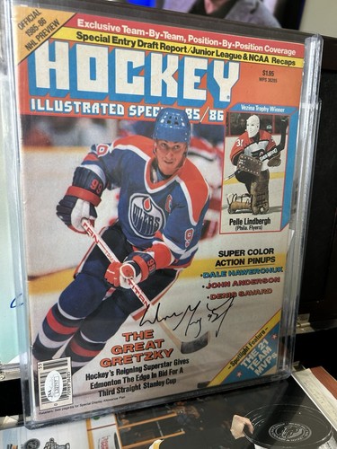 Wayne Gretzky Signed 1985 Hockey Illustrated