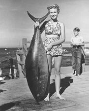 Woman posing proudly with a large bluefin tuna, Photo 8.5x11 Paper Photography
