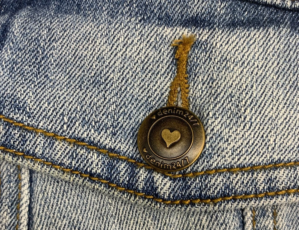 Chaqueta Denim 24/7 Plus Talla 20W 20 W Elastizada Cremallera Lados Dobladillo Crudo Lavado Ligero Foto 2 de 4