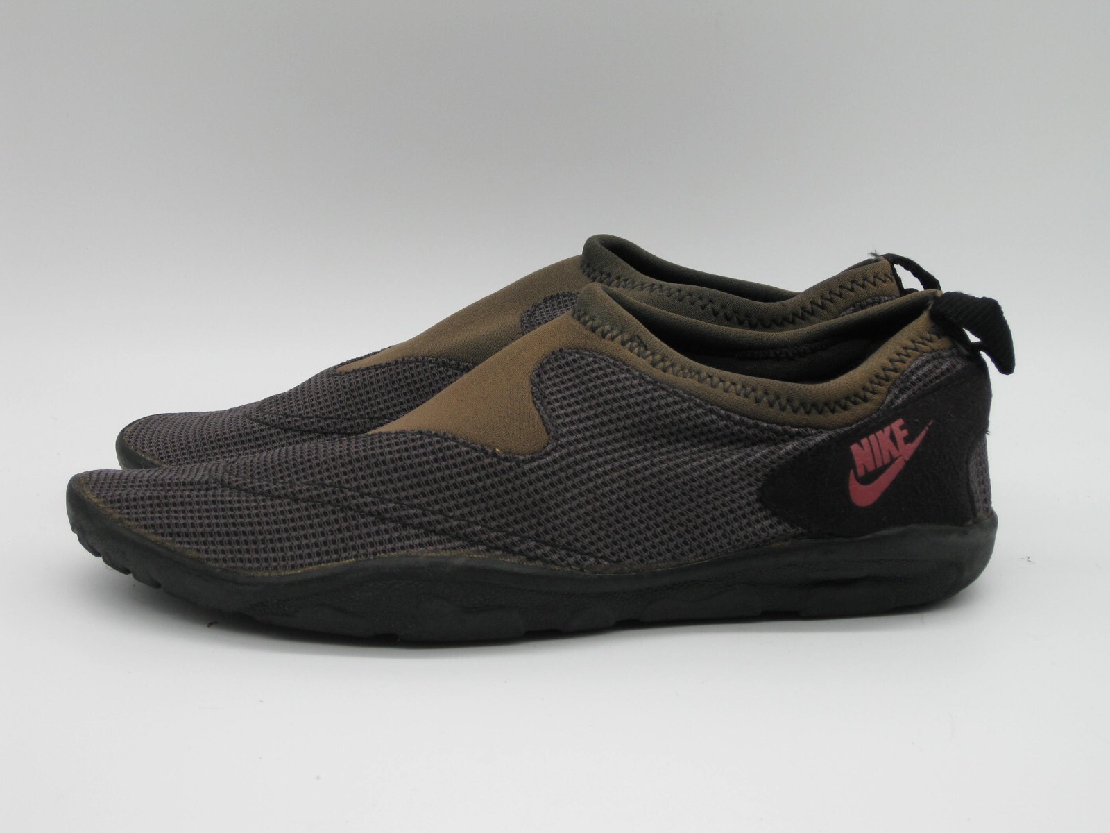 aqua socks nike mens