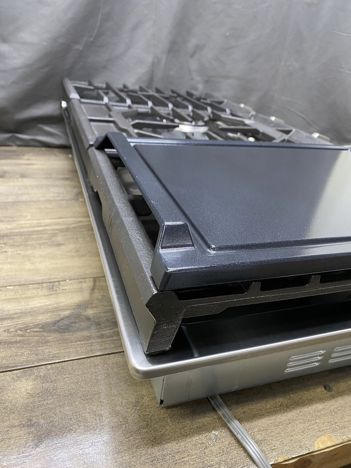 Samsung 36 Inch Gas Smart Cooktop with 5 Sealed Burners NA36N6555TS