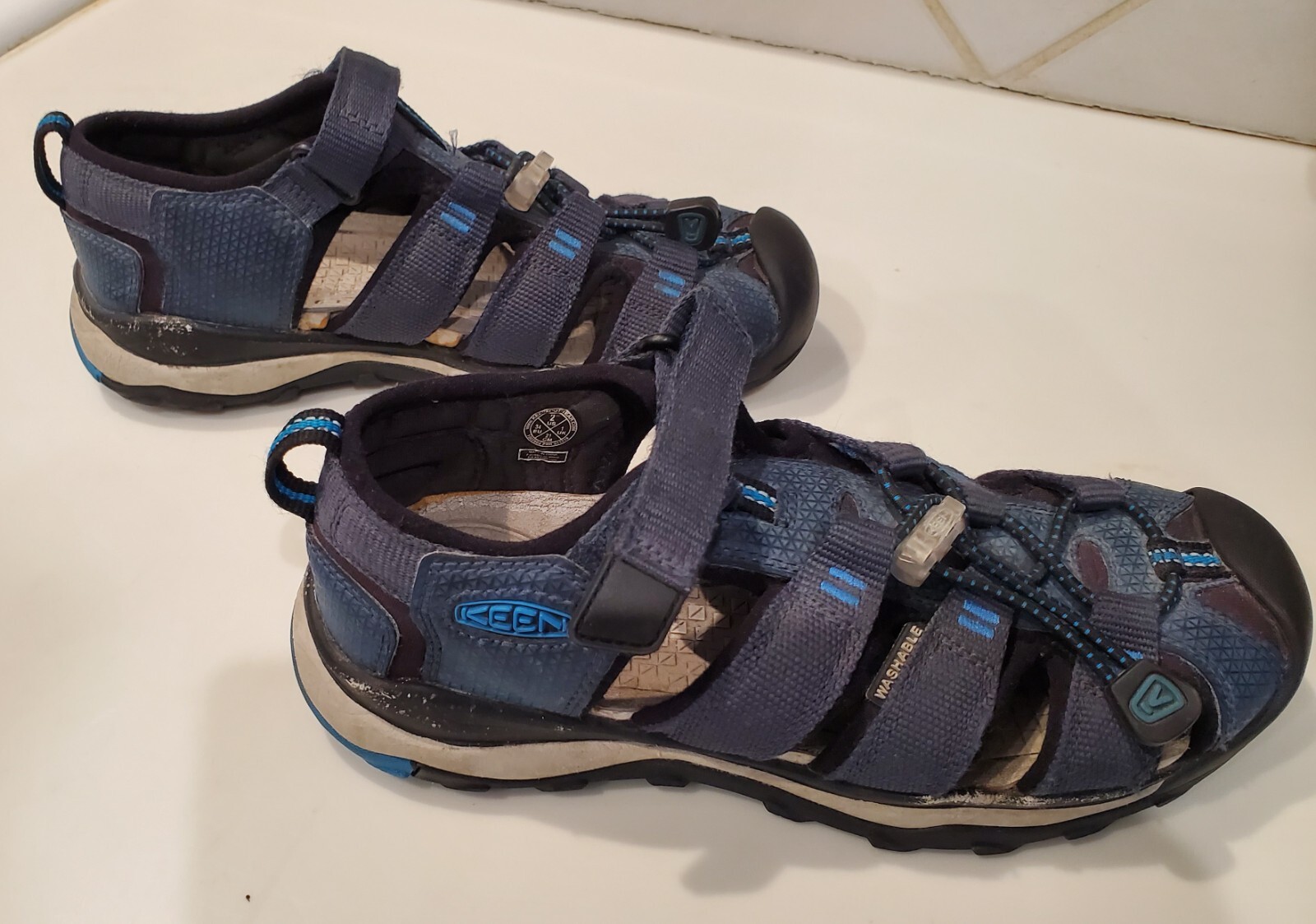 Sandali scarpe da trekking acqua blu impermeabili Keen grandi bambini USA taglia 2 USATI