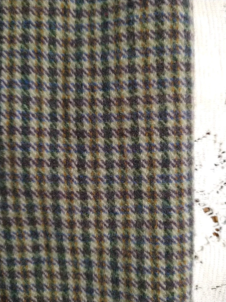 Tan/Brown Mid-weight Wool Fabric 17" Long x 40" Wide Houndstooth Plaid - Image 2 of 4