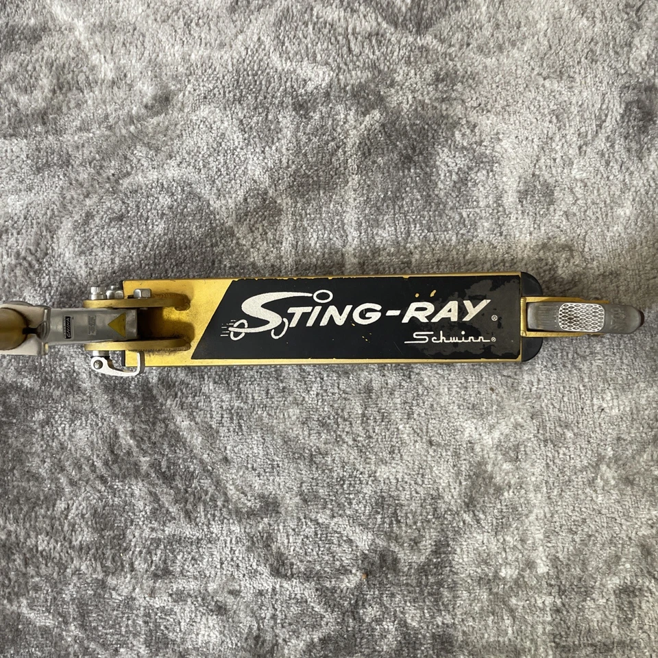 Scooter plegable Schwinn Sting-Ray de colección modelo #121273 usado Foto 3 de 4