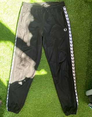 Fred Perry Herren Trainingshose M schwarz/weiß Seitenstreifen Tapered 31in