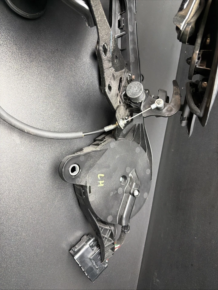 2010-2015 Lexus IS250c IS350c Convertible Trunk Hinge Flap Rear Left Side Roof - Image 4 of 4