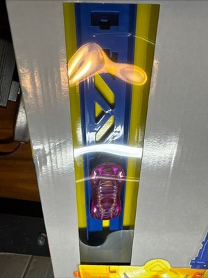 Hot Wheels Vertical Launch Kit Track Builder System GGH70 NEW In