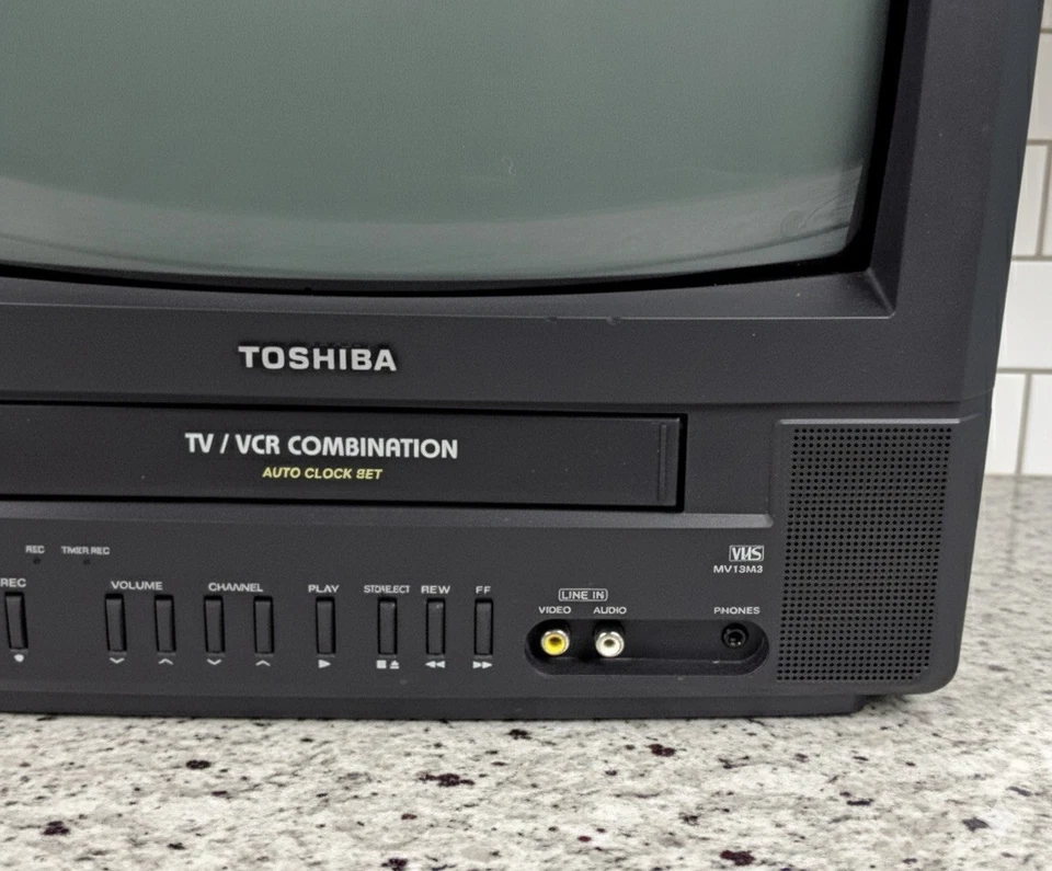 Toshiba MV13L3 13" TV VCR VHS Retro Gaming 2002 Color Tested Working W/ Remote - Image 4 of 4