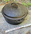 Wagner Sidney-O 1268 Cast Iron Dutch Oven with Lid