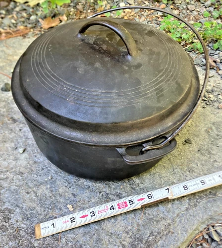 Wagner Sidney-O 1268 Cast Iron Dutch Oven with Lid