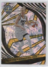 2022 Panini Revolution WNBA Fractal Courtney Vandersloot #32 11ba