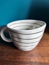 The Old Pottery Company schwarz-weiß Streifen wackelig asymmetrisch Becher Tasse