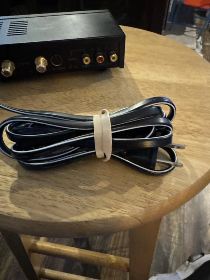 Radio Shack RF Modulator 15-1214 Channel 3-4 Channel Output 75 or 1K Ohms - Image 3 of 4