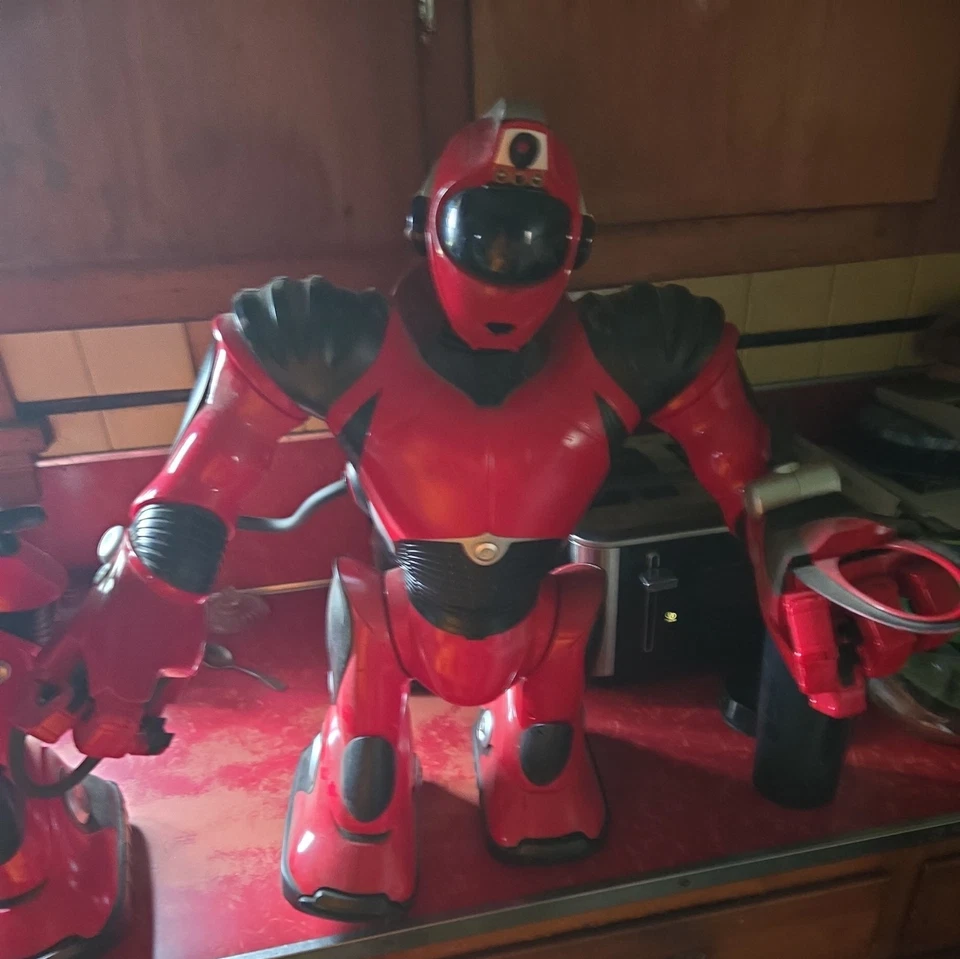 WowWee Robonetics Robosapien V2 Robot 25x17 2005 Model 8093 In Box Never Used - Image 2 of 4