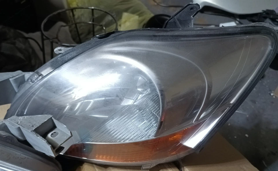 Pares de conjunto de faróis do Toyota Yaris 2009  - Imagem 3 de 4