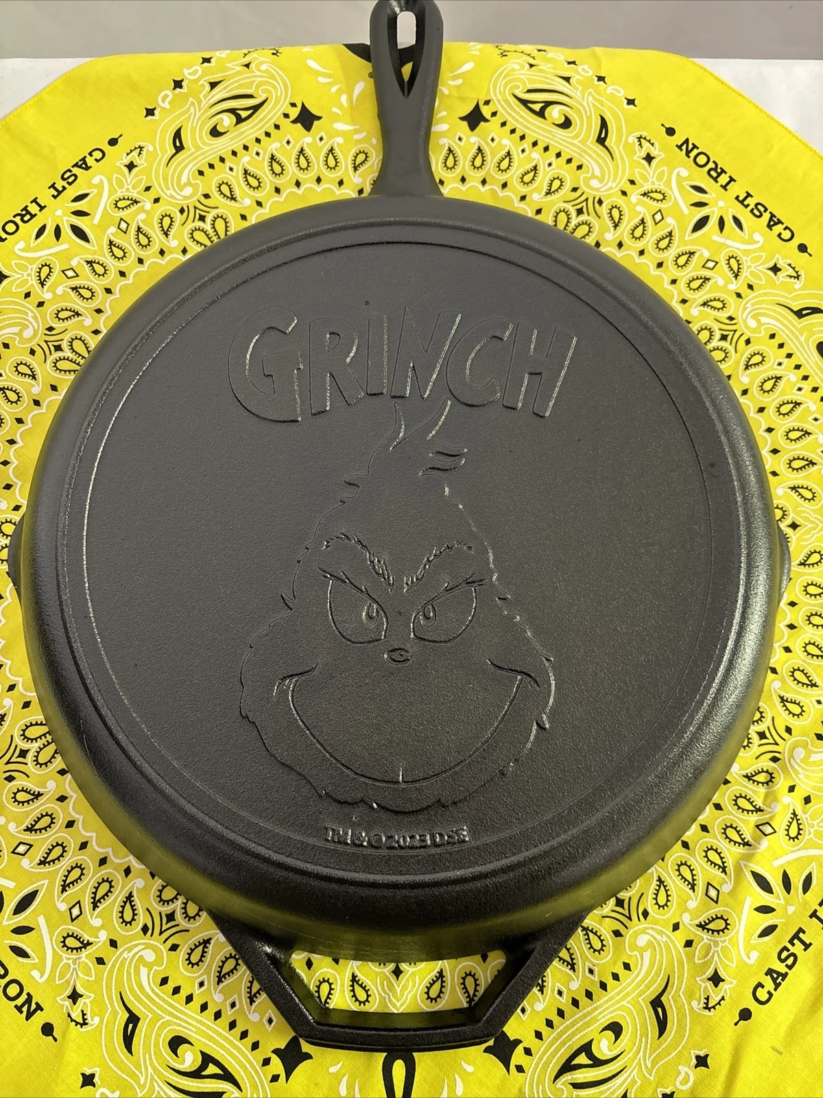 Lodge Exclusive Seasoned Cast Iron Holiday Grinch Skillet, 12"