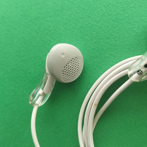 Auriculares Sony MDR-E010 blancos desde control remoto de reproductores de CD usados - Imagen 3 de 5